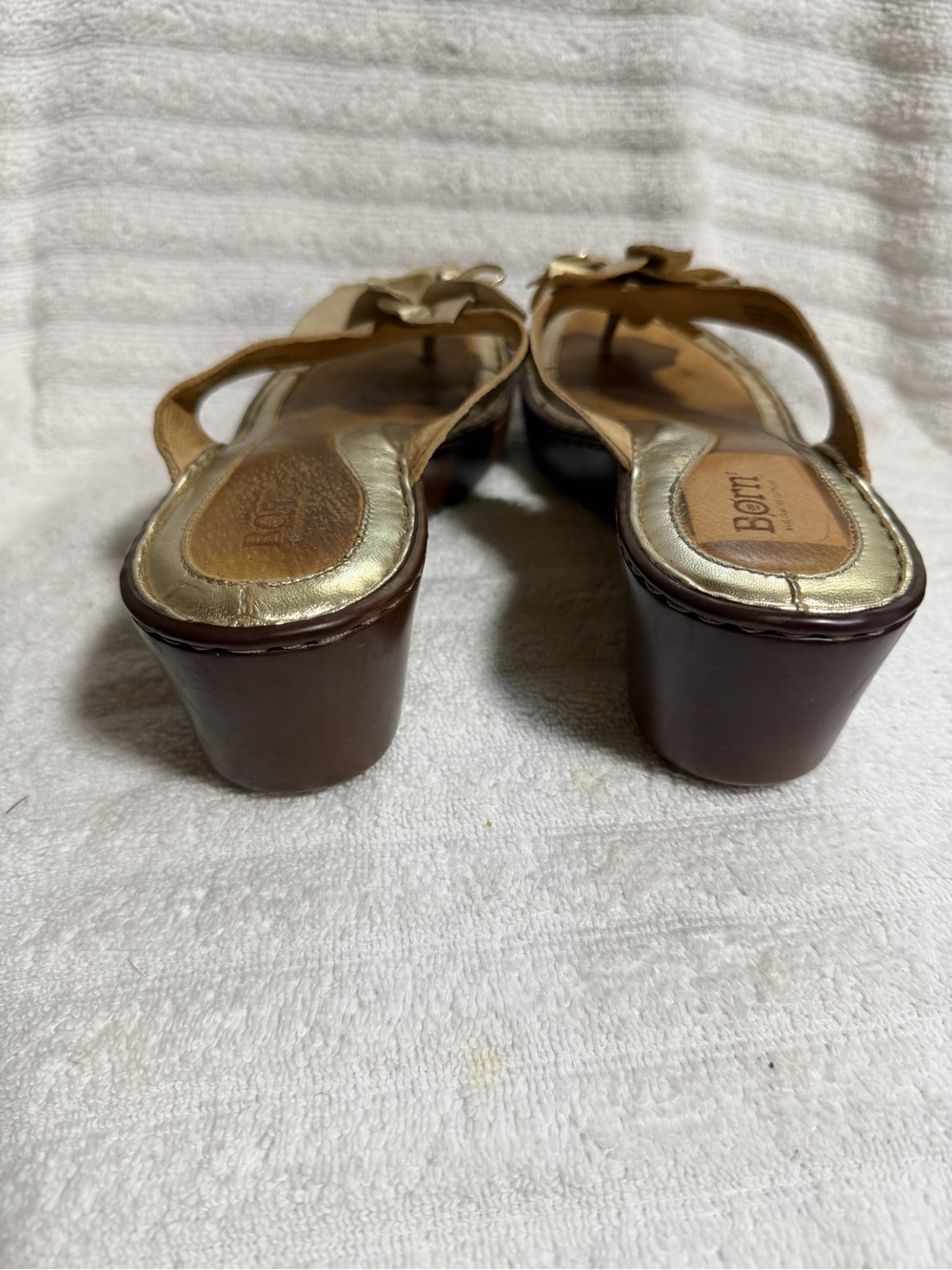 Born Gold Leather Floral Thong Wedge Sandals - Women Size 10 - Picture 4 of 7